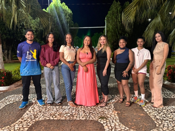 Prefeitura inaugura decora&ccedil;&atilde;o de P&aacute;scoa na Pra&ccedil;a da F&eacute;