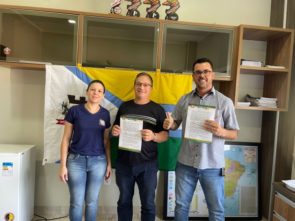 Prefeito Municipal e Presidente do Moto Clube assinam fomento para promoção da 1ª Gincana de Motos de Nova Ubiratã