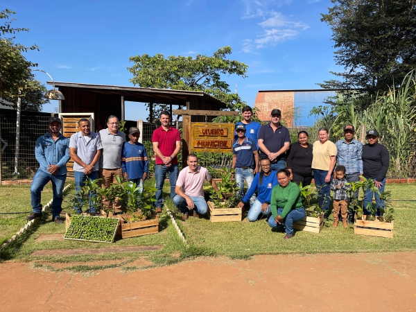 Prefeitura Municipal realiza entrega de mudas para produtores da Agricultura Familiar no Viveiro Municipal