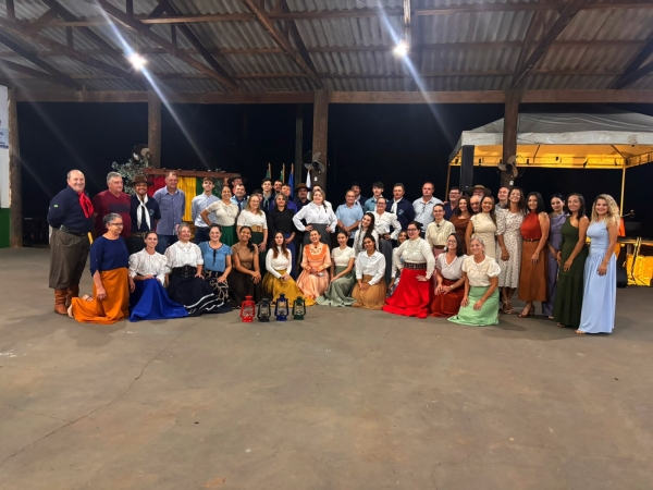 CTG Nativos do Sul ao Norte realiza formatura do Curso de Dan&ccedil;a Ga&uacute;cha com apoio do Departamento de Cultura e da C&acirc;mara de Vereadores de Nova Ubirat&atilde;