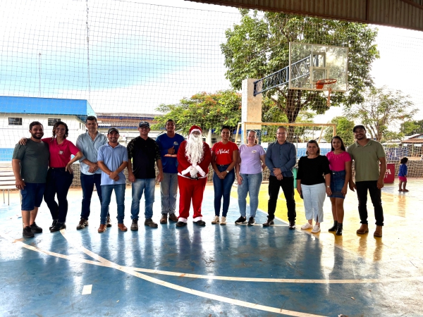 Secretaria de Assistência Social realiza entrega de doces e brinquedos no distrito de Entre Rios   