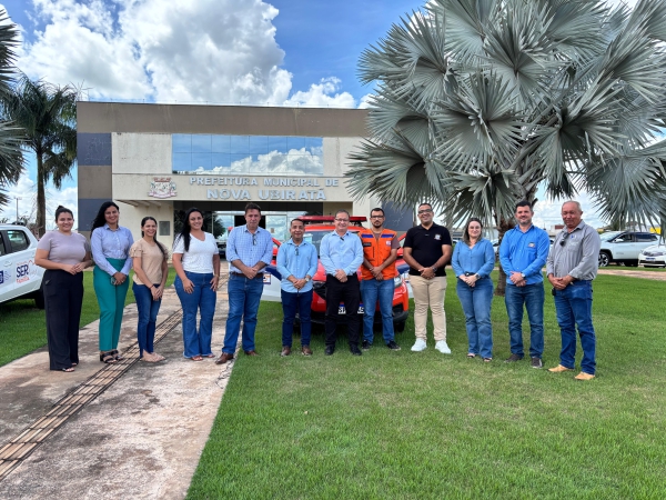Prefeito Municipal realiza a entrega de uma Picape Strada Fiat para departamento municipal de Proteção e Defesa Civil