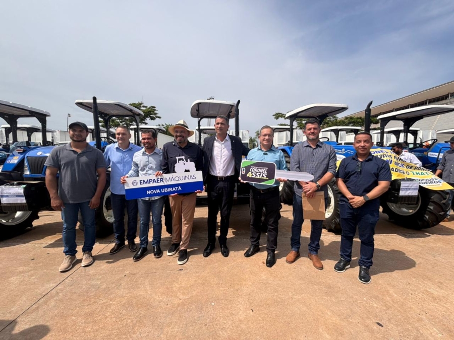 Nova Ubirat&atilde; &eacute; contemplada com tratores para fortalecer a Agricultura Familiar