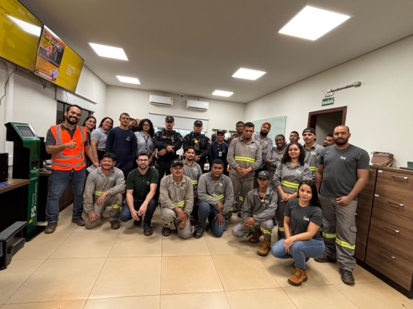 Prefeitura Municipal de Nova Ubirat&atilde; e DETRAN promovem palestra alusiva ao Maio Amarelo no Armaz&eacute;m FS