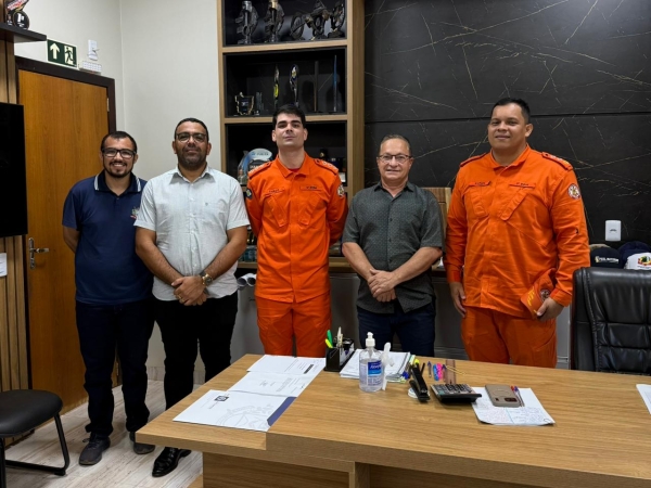Prefeitura de Nova Ubirat&atilde; recebe Comando do Corpo de Bombeiros para discutir a&ccedil;&otilde;es de preven&ccedil;&atilde;o e implanta&ccedil;&atilde;o de uma unidade permanente no munic&iacute;pio