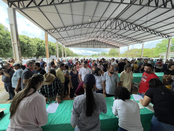 Secretaria de Agricultura realiza evento para coleta de assinaturas de títulos de domínio da Reforma Agrária do Assentamento Cedro Rosa