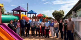 Prefeitura de Nova Ubiratã inaugura novos banheiros e parquinhos na Escola Municipal Tancredo Neves